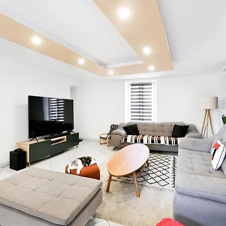 4 Bedroom Cozy In Nyaraló *