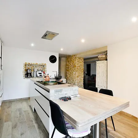 Nyaraló 4 Bedroom Cozy In *