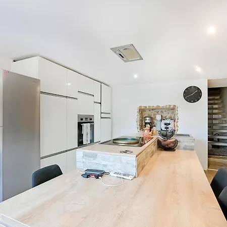 4 Bedroom Cozy In Nyaraló *