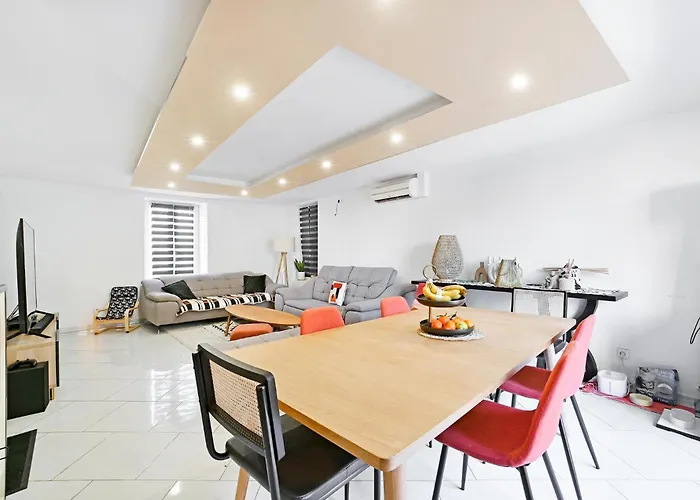 4 Bedroom Cozy In * Codolet